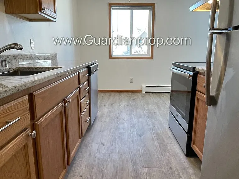 735 Tyler St NE #5 — Photo 3