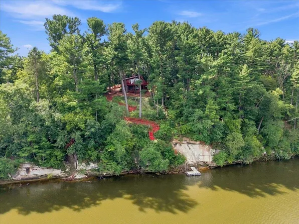 W10192 Schiefelbein Rd, Poynette, WI 53955