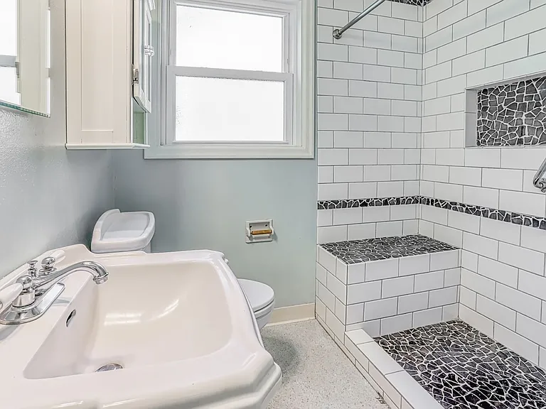 4106 NW Fir St — Photo 17