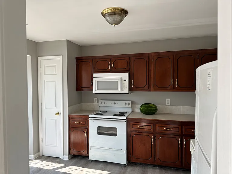 2056 Tynewood Dr — Photo 6
