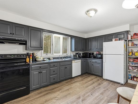 3rd image of 228 Aubinwood Rd