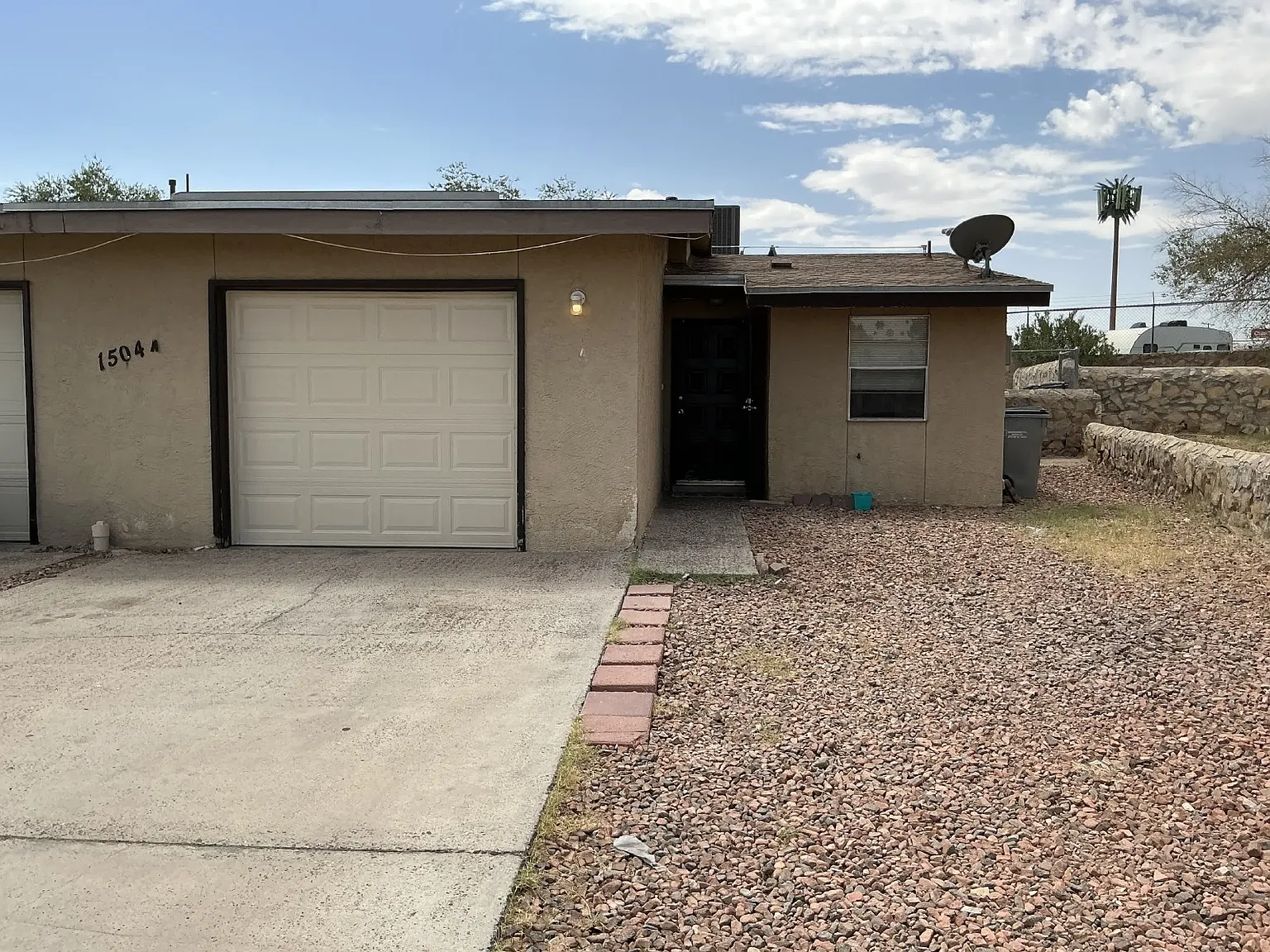 2 bed, 2.0 bath, 946 sqft, $1,195 — Photo 2