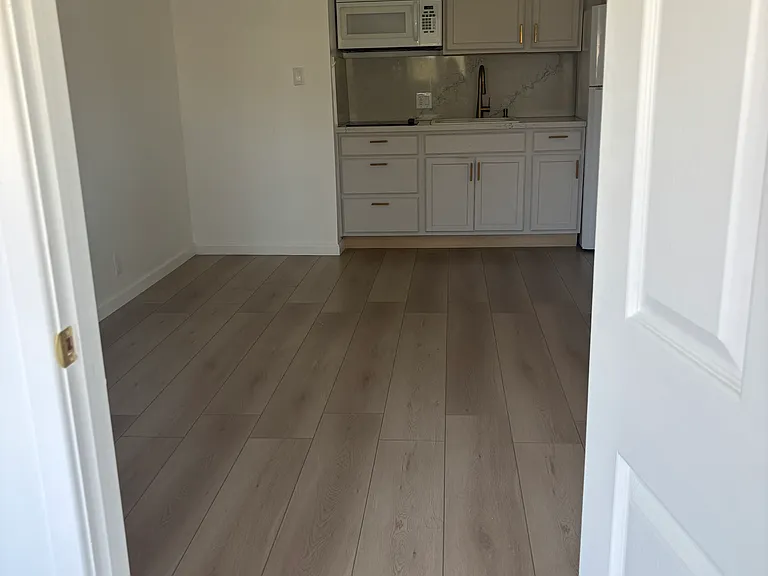 704 Avonglen Ter — Photo 1