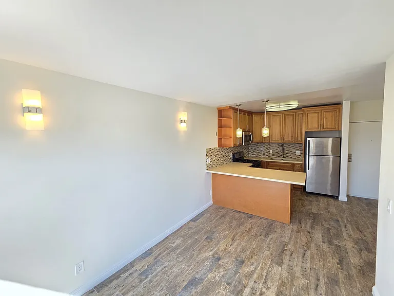 2518 W 5th st — Photo 16