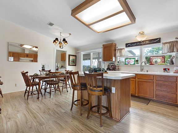 4th image of 500 Oak Ridge Rd #104
