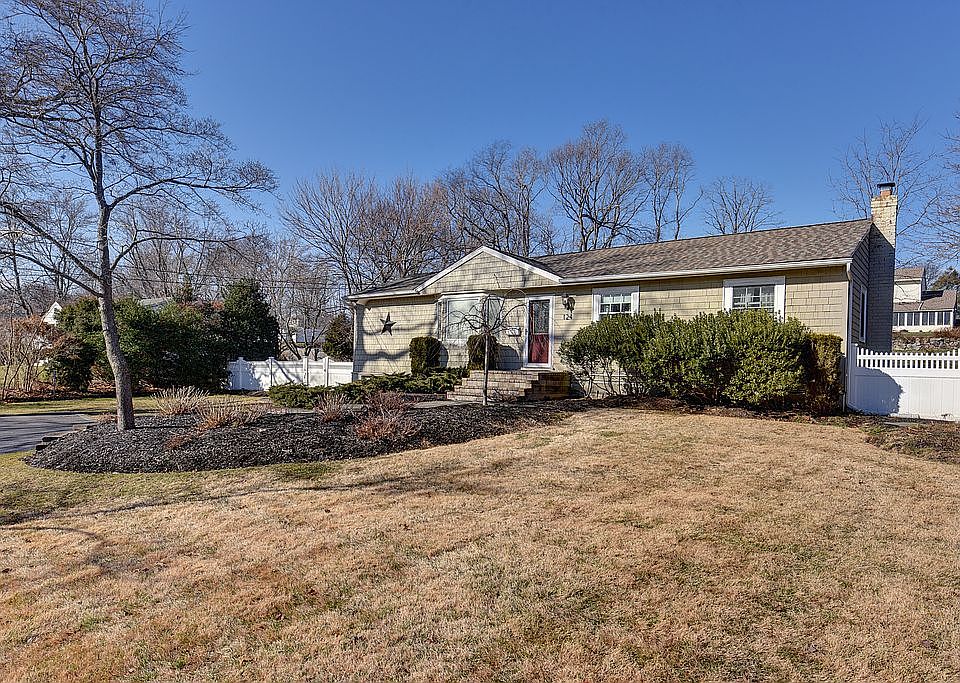 1st image of 124 Foxdale Ln