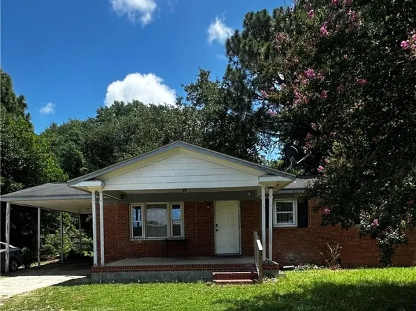 3205 Bolton St, Fayetteville, NC 28306