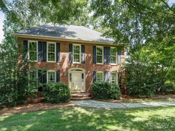 10215 Hanover Glen Rd, Charlotte, NC 28210