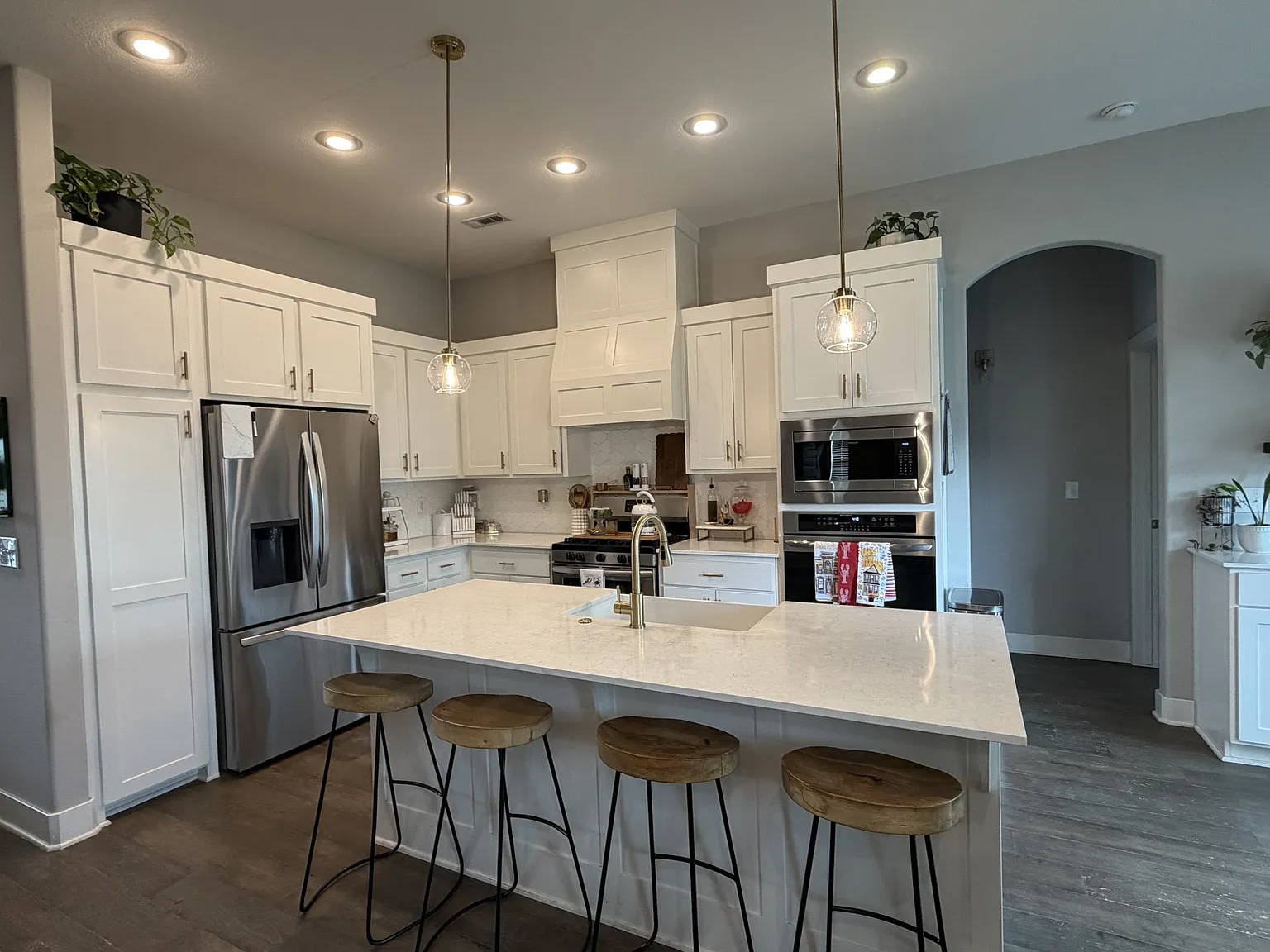 4 bed, 2515 sqft, $3,700 — Photo 4