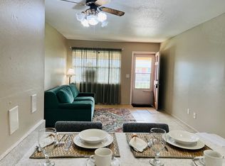 1100 E Caroline St, Tavares, FL 32778