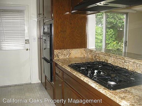 3rd image of 900 Peninsula St