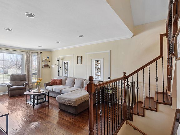 5th image of 3030 N Newcastle Ave