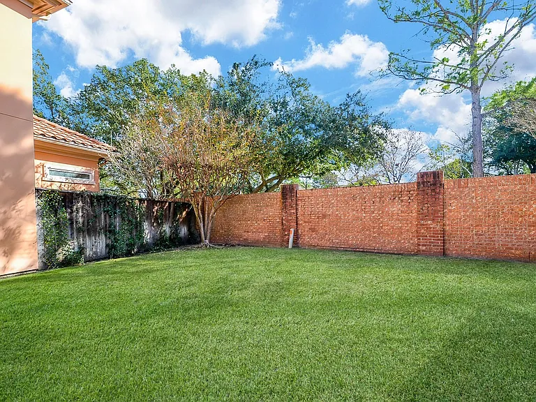2826 Tudor Mnr — Photo 48