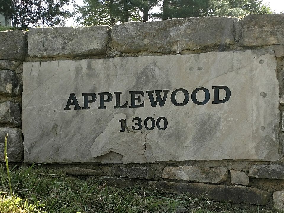 1st image of 1300 Warfield Blvd