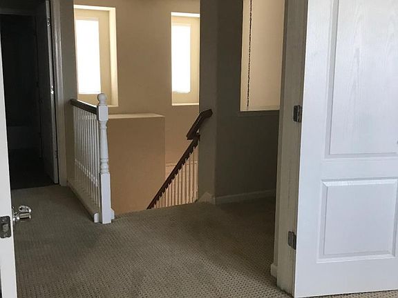 4th image of 429 Sullivan Ct