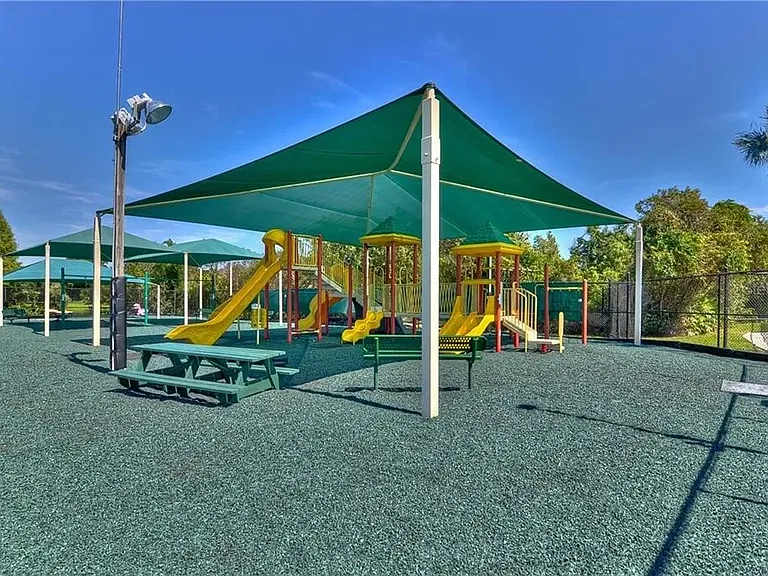 1041 Blackwater Dr — Photo 15