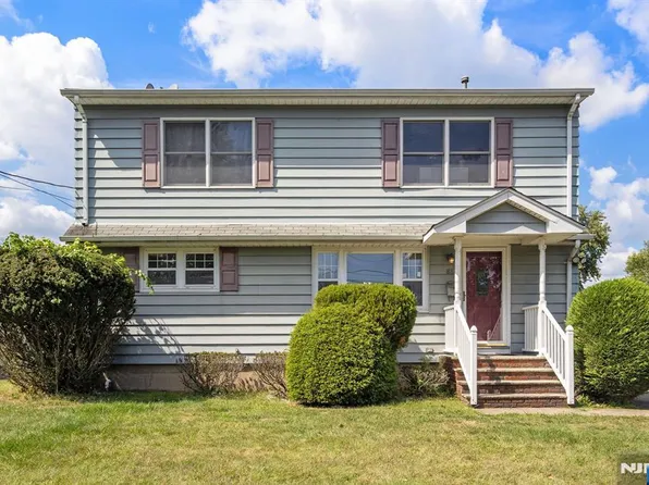 86 Dowling Pkwy, Woodland Park, NJ 07424