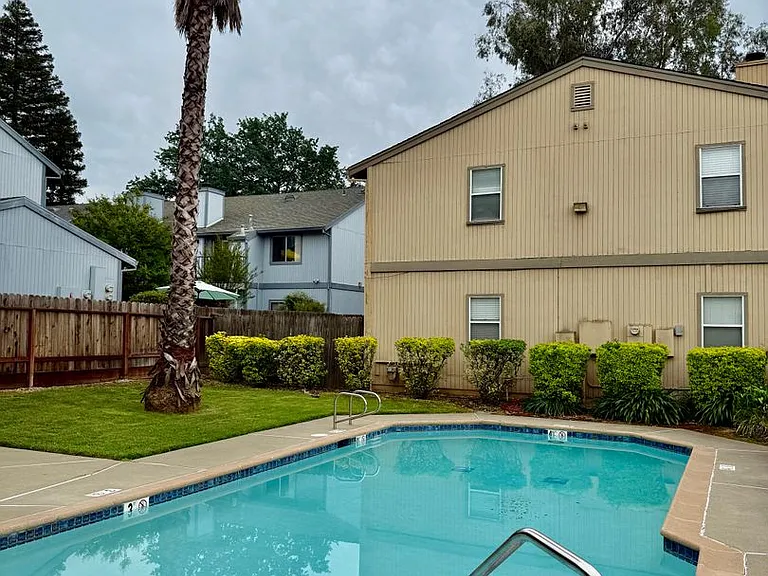 Hollister Apartment Complex — Photo 25