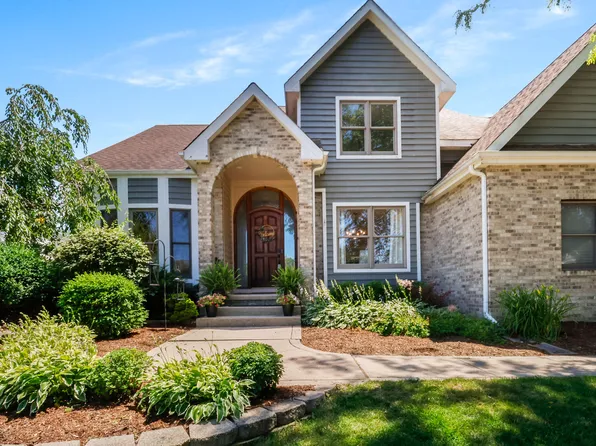 2908 Coachman Trl, Valparaiso, IN 46385