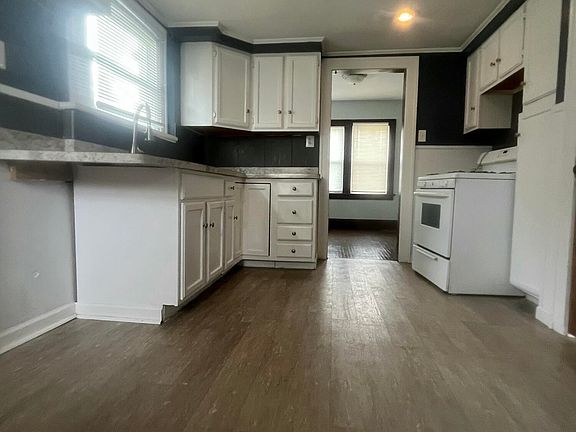 3rd image of 1721 Mansfield Rd