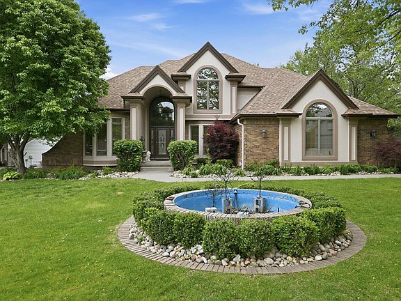 4th image of 200 Forest Glen Dr