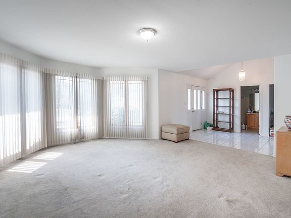5th image of 23021 Eastbrook Dr