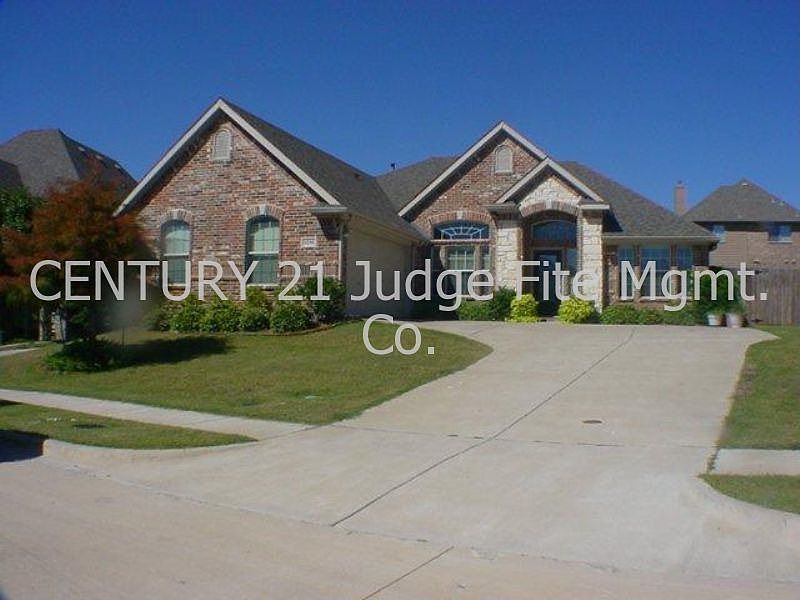 Welcome to 1230 Crestcove Dr!