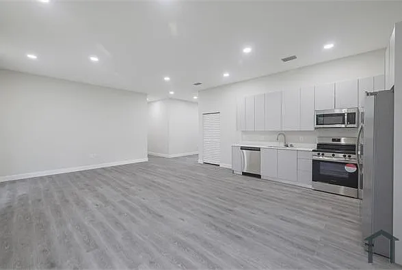 3 bed, 1582 sqft, $2,175 — Photo 2