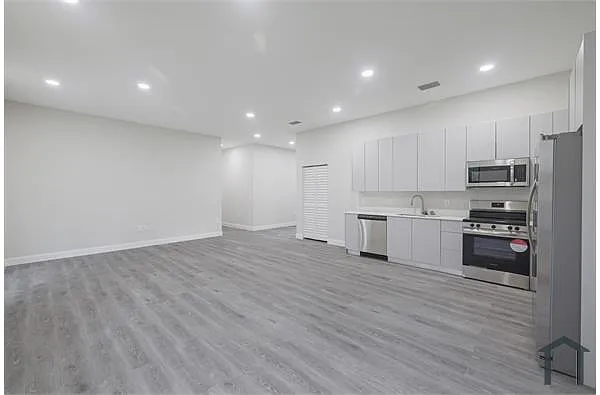 Building Photo - 1051 Milwaukee Blvd #1