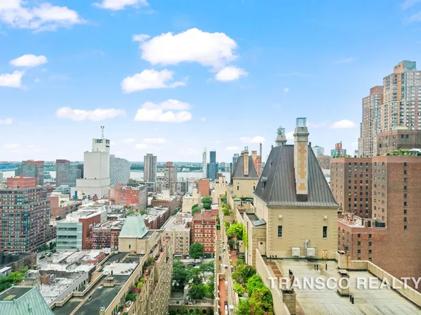 322 West 57th Street image 2 of 7