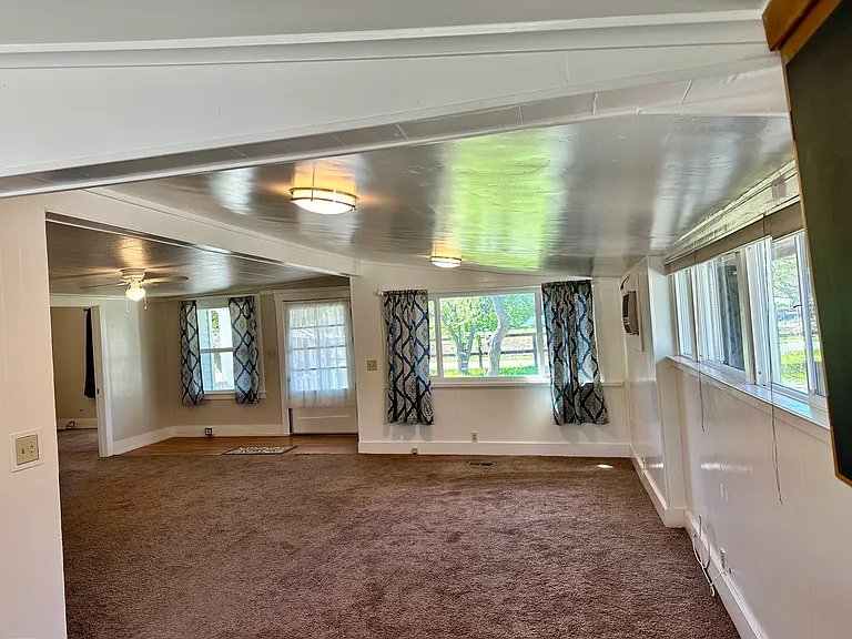 17265 Walnut Ave — Photo 2