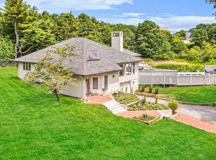 16 McGregor Dr, Southampton, NY 11968