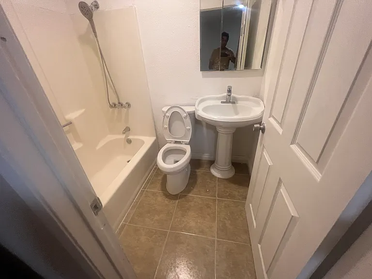 11217 Wright Rd #B — Photo 33