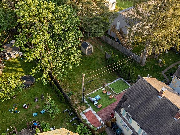 2nd image of 28 Maple St