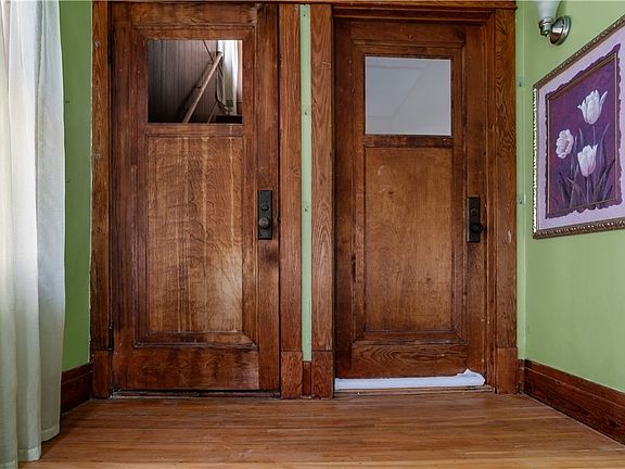 2nd image of 304 Taunton Pl