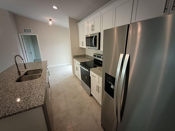 4th image of 1108 NE 33rd Ter