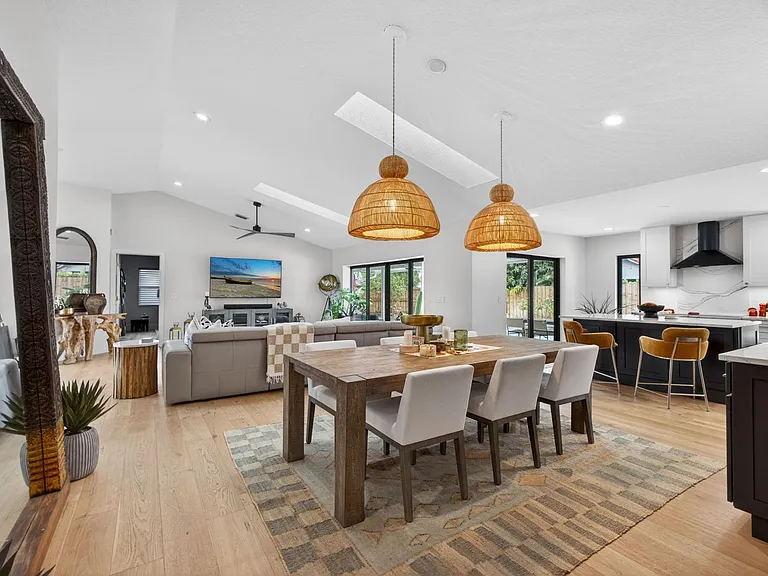 12897 La Rochelle Cir — Photo 14