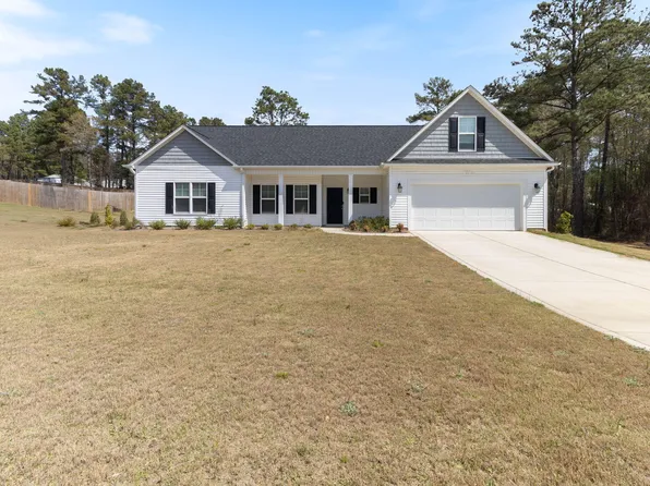 111 Sugarberry Pl, Spring Lake, NC 28390