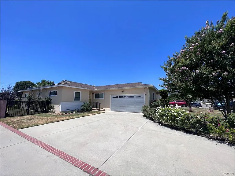 5021 N Arroway Ave — Photo 1