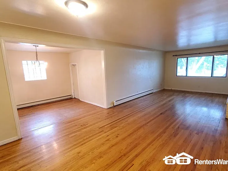 2225 S Cherry St — Photo 23