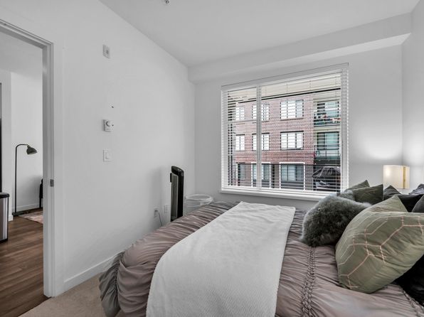 2 bedroom rental in Surrey — photo 27
