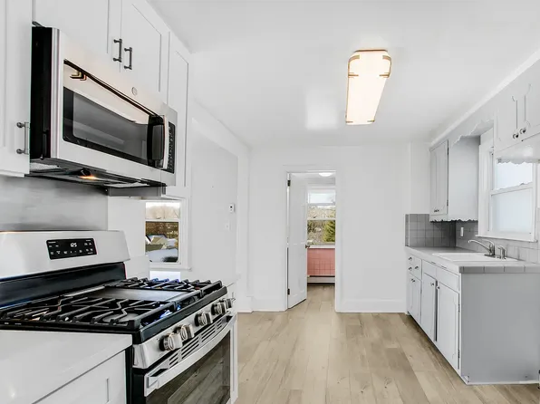 72 Highview Ave #3, Stamford, CT 06907