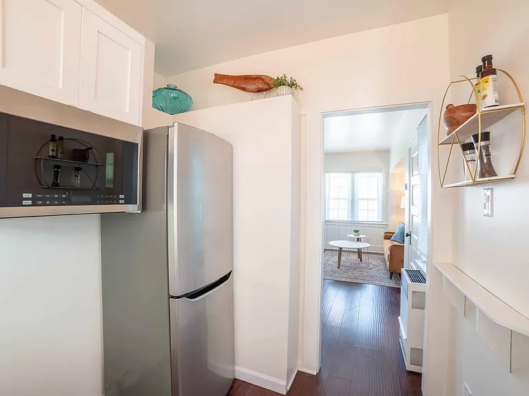 2920 Manhattan Ave — Photo 4