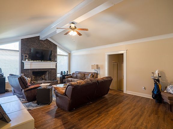 4th image of 2206 Oakdale Dr