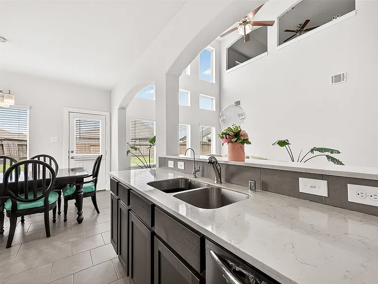 6803 Alamitos Ct — Photo 12