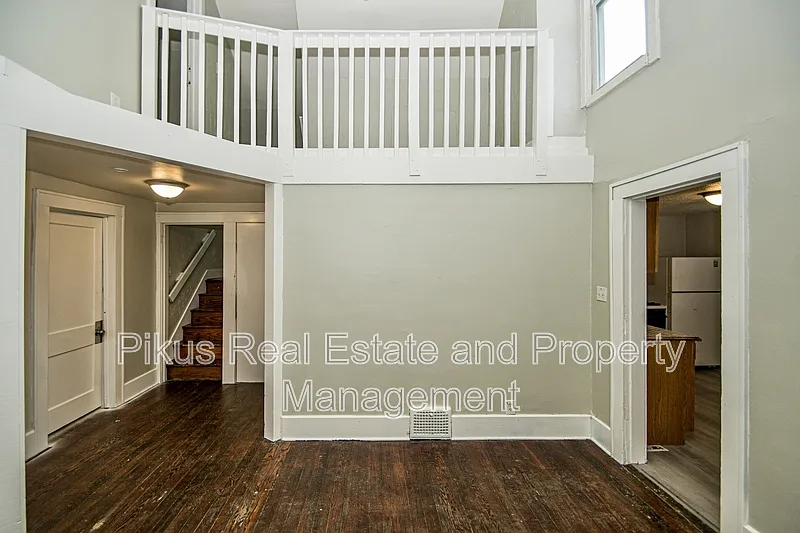 3 bed, 1.0 bath, 800 sqft, $950 — Photo 4