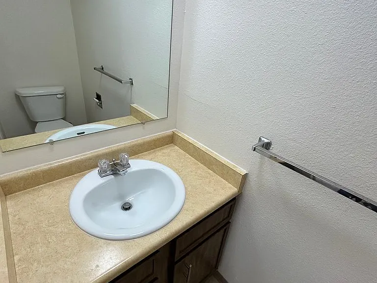 846 Homedale Rd — Photo 9