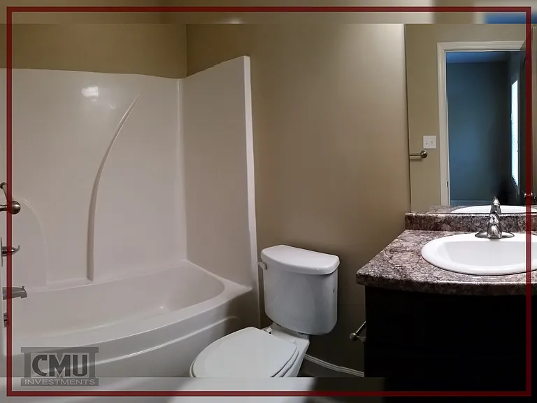 2212 Thorn St — Photo 10