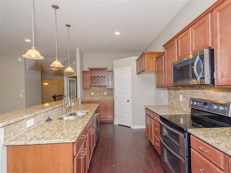 1st image of 3220 Fontaine Ct #62303