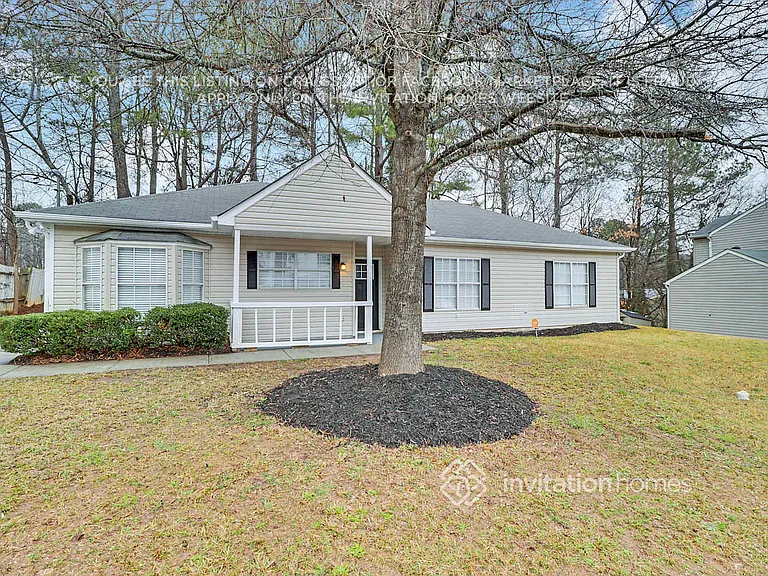 626 Waynes Ct SE — Photo 2